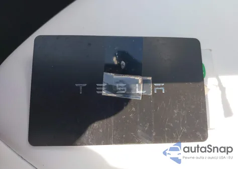 2025 Tesla Model Y Long Range Dual Motor All-Wheel Drive z USA, uszkodzony, nr VIN 7SAYGDEEXSF267888